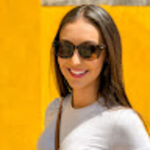 Meet your Posher, Adrianna